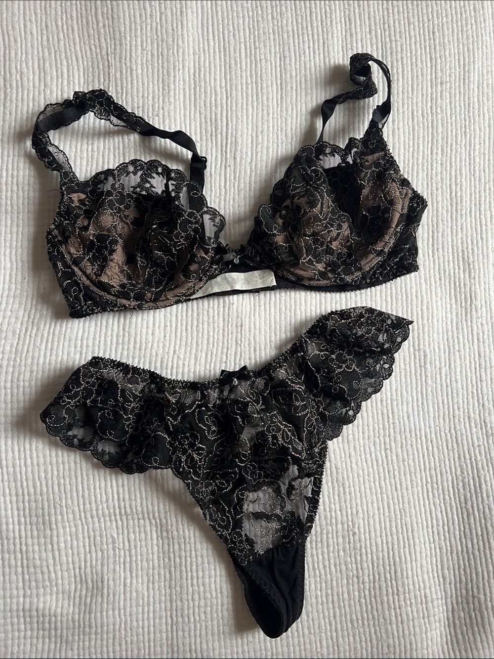Black Lace Underwire Bra & Ruffle Thong Set - Elegant Women's Intimates